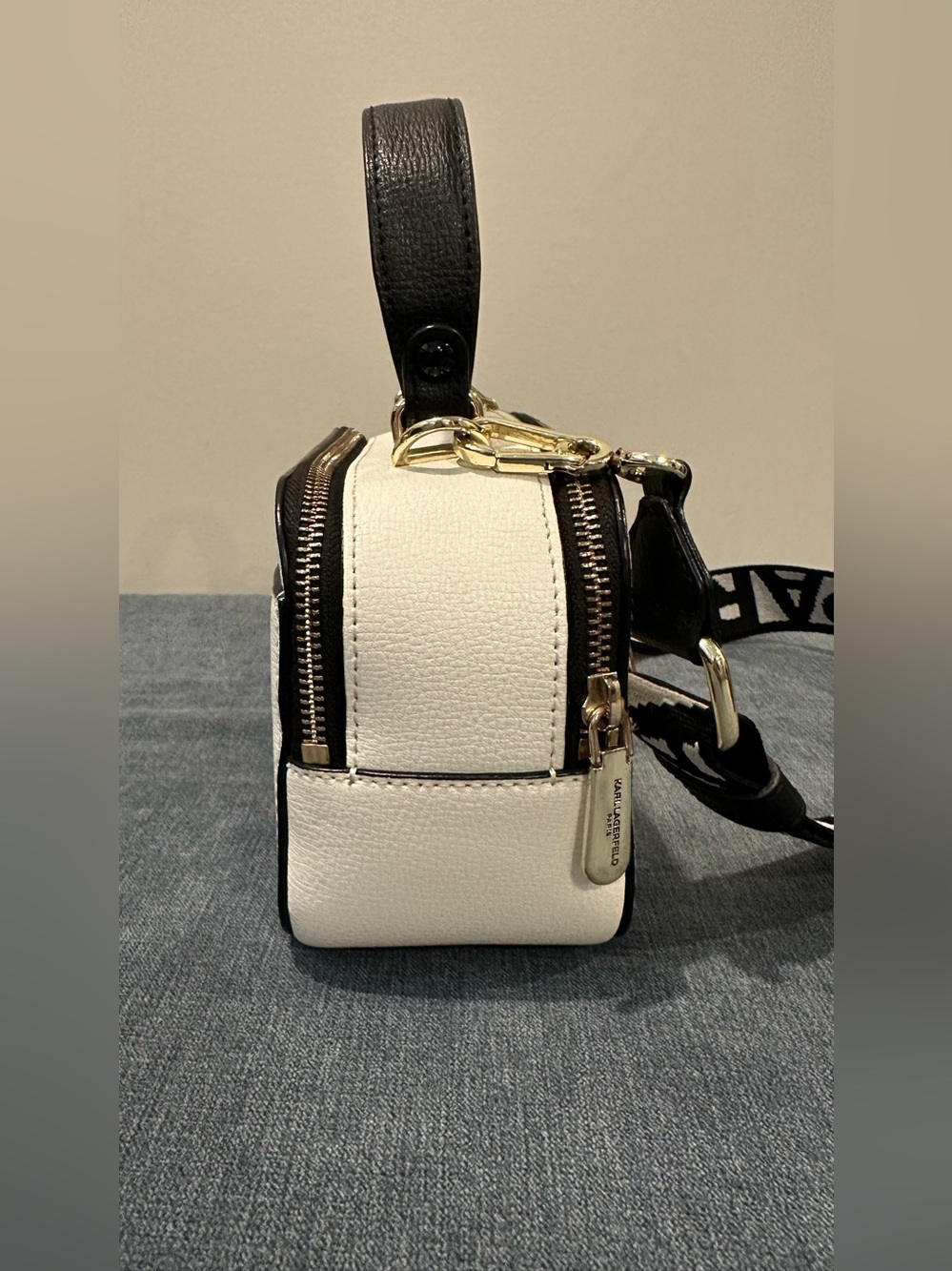 Karl Lagerfeld Paris White Leather Simone Crossbody Top Handle Camera Bag - Picture 3 of 8